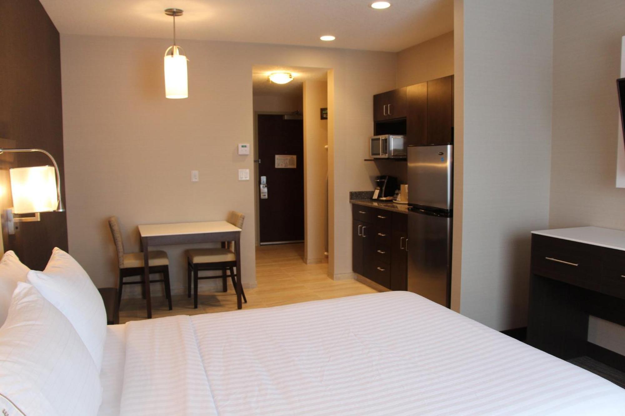 Holiday Inn Express & Suites Cold Lake By Ihg Extérieur photo