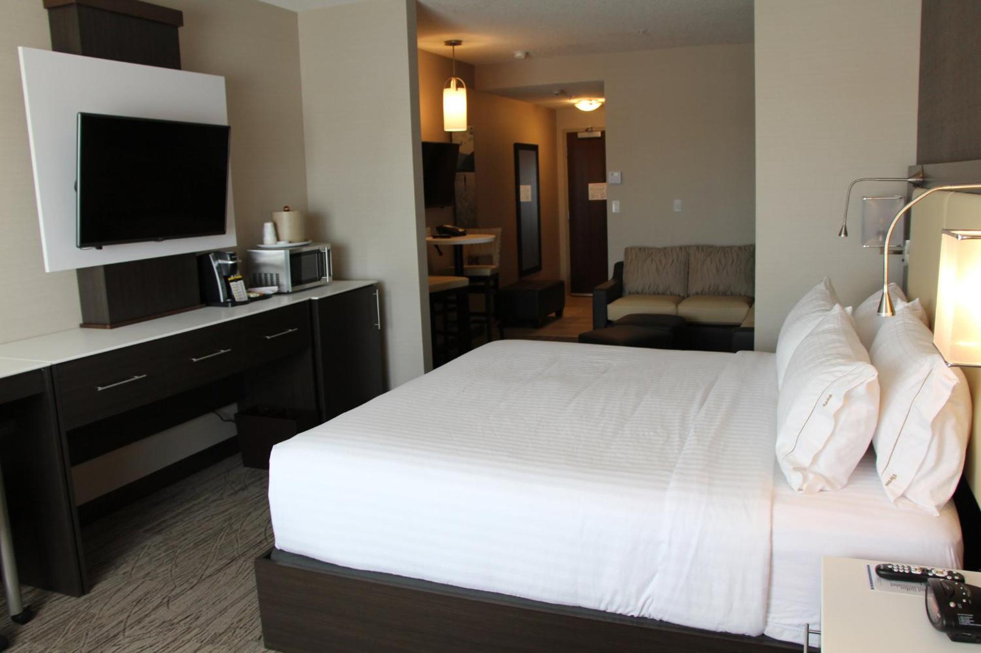 Holiday Inn Express & Suites Cold Lake By Ihg Extérieur photo