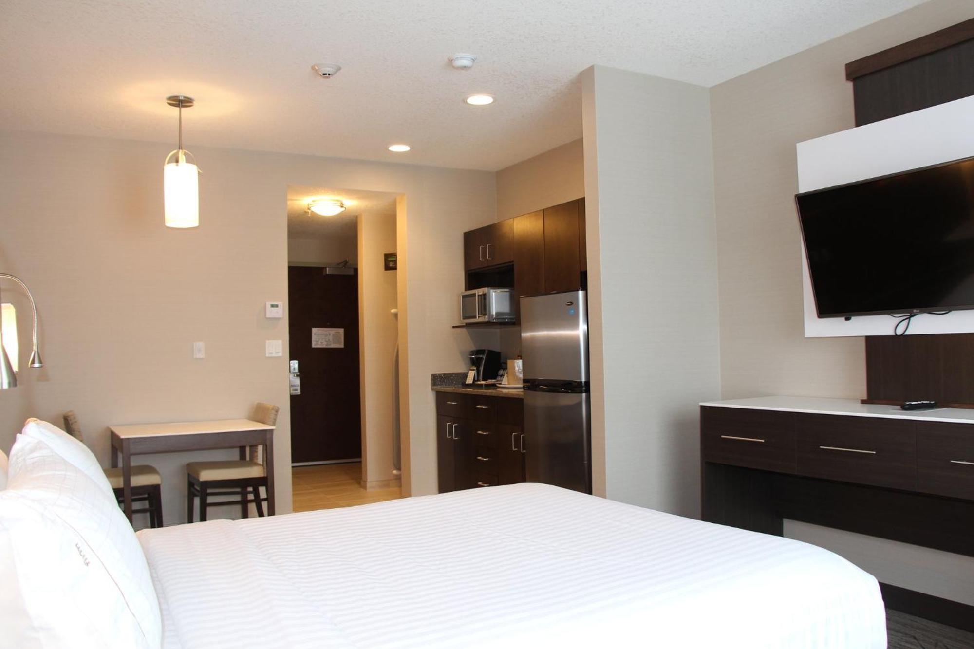 Holiday Inn Express & Suites Cold Lake By Ihg Extérieur photo